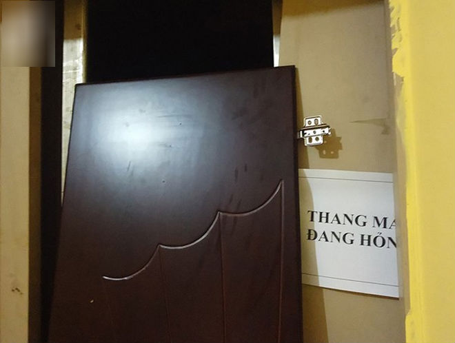 Hà Nội: Thang máy gặp sự cố, nhiều người hoảng loạn gọi trợ giúp