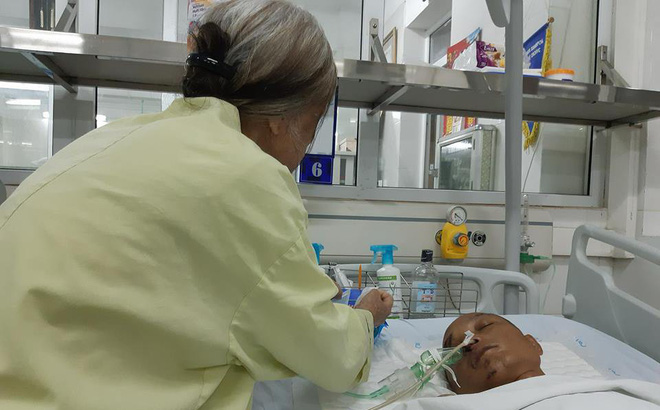 Nạn nhân bị xe bán tải kéo lê dưới gầm đã tỉnh nhưng chưa nhận ra người thân