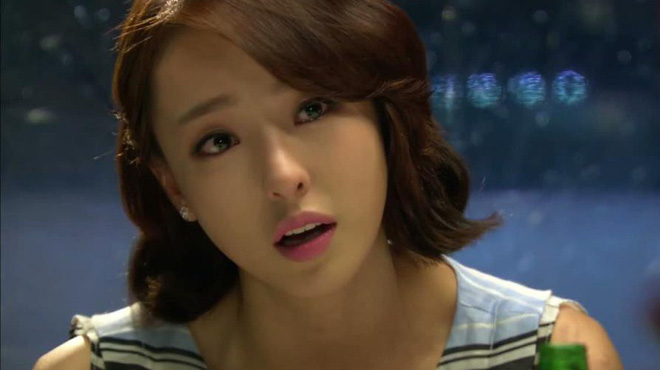 Vợ bàng hoàng, chết đứng khi bồ và con riêng của chồng đến... chăm mình đẻ