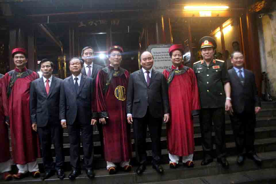 Thủ tướng dâng hương tưởng niệm các vua Hùng