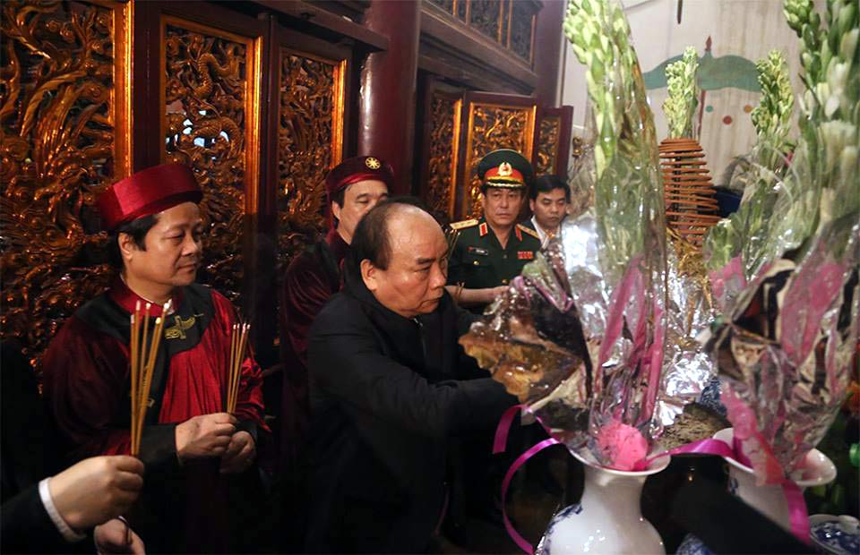 Thủ tướng dâng hương tưởng niệm các vua Hùng