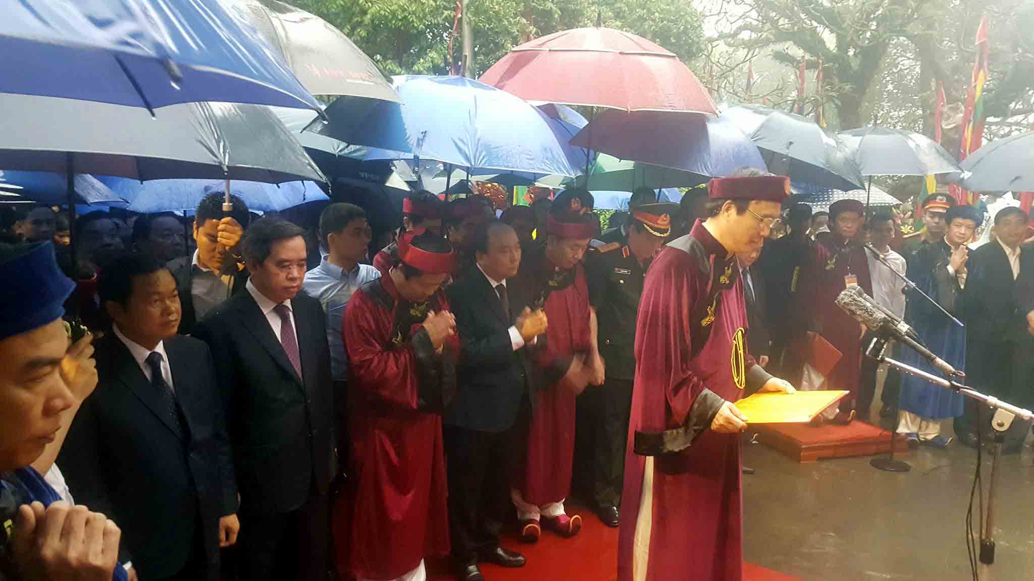 Thủ tướng dâng hương tưởng niệm các vua Hùng