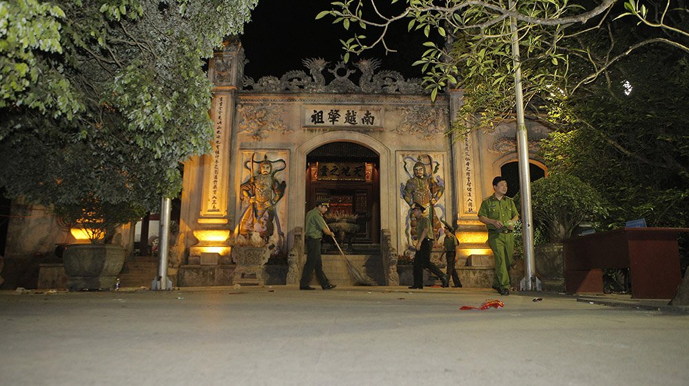 Màn trời, chiếu đất, bám trụ xuyên đêm trước ngày Giỗ Tổ