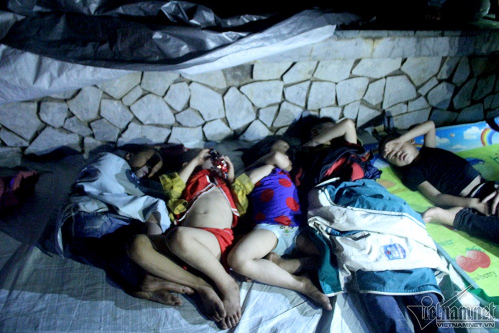 Màn trời, chiếu đất, bám trụ xuyên đêm trước ngày Giỗ Tổ