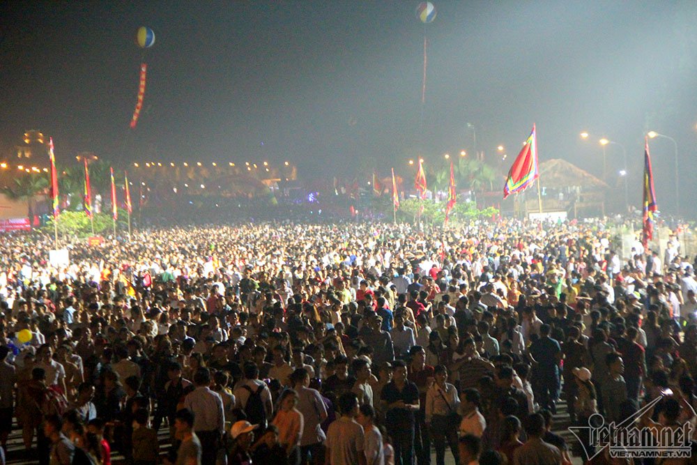 Màn trời, chiếu đất, bám trụ xuyên đêm trước ngày Giỗ Tổ