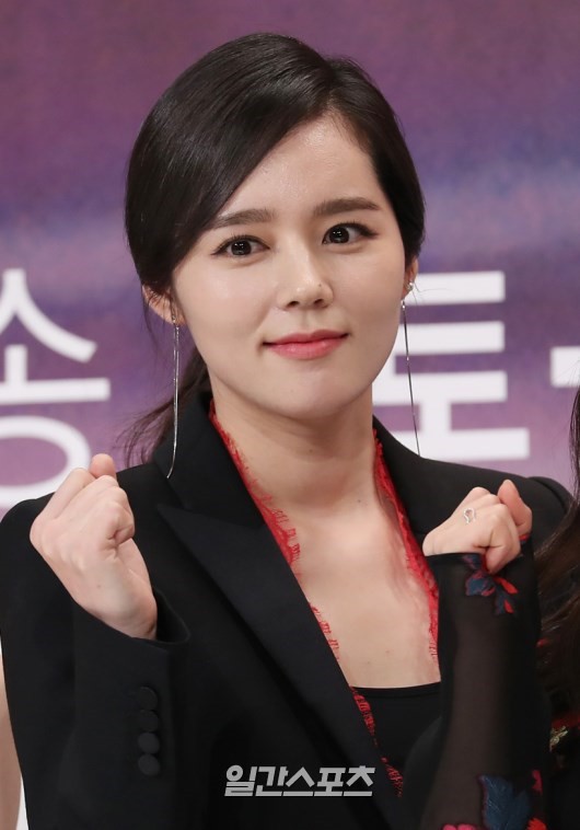 Ra mắt phim mới, tường thành nhan sắc Han Ga In gây choáng ngợp với vẻ đẹp rực rỡ