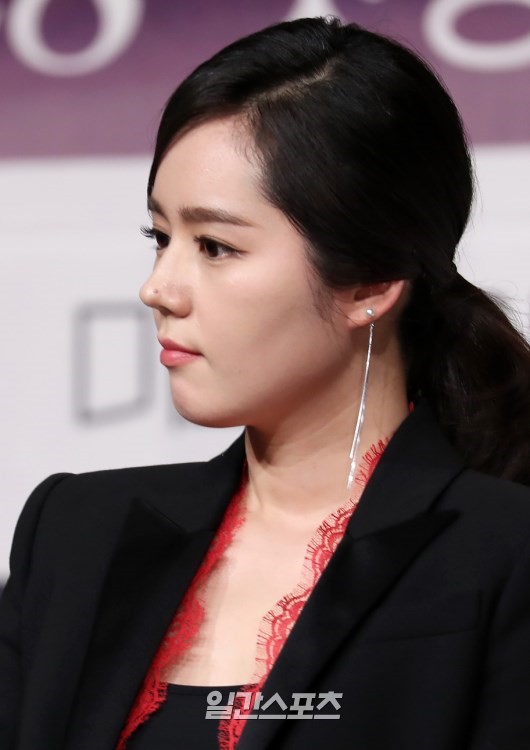 Ra mắt phim mới, tường thành nhan sắc Han Ga In gây choáng ngợp với vẻ đẹp rực rỡ