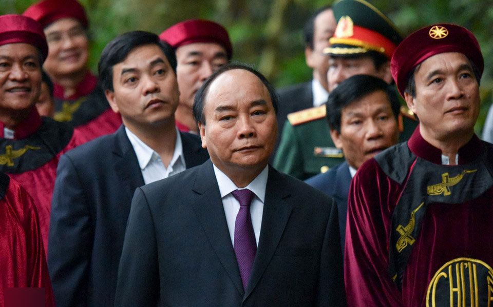 Thủ tướng Nguyễn Xuân Phúc dâng hương tại Đền Hùng trong mưa