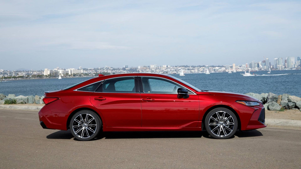Toyota Avalon 2019 ra mắt: Nhiều công nghệ, giá từ 35.500 USD