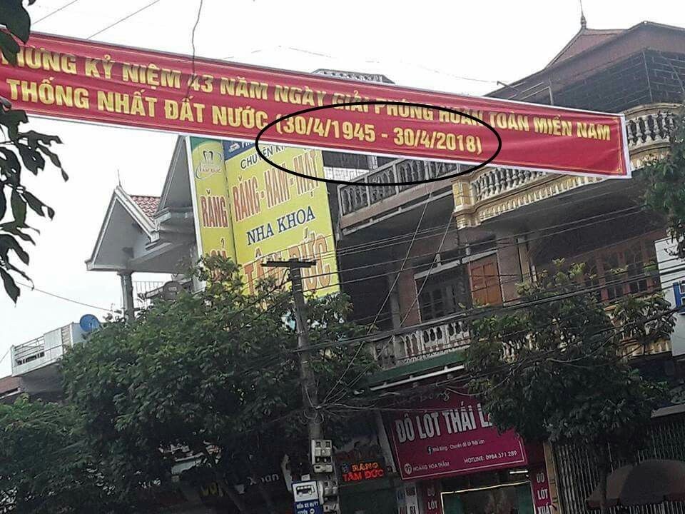 Gỡ băng rôn in sai năm... giải phóng miền Nam