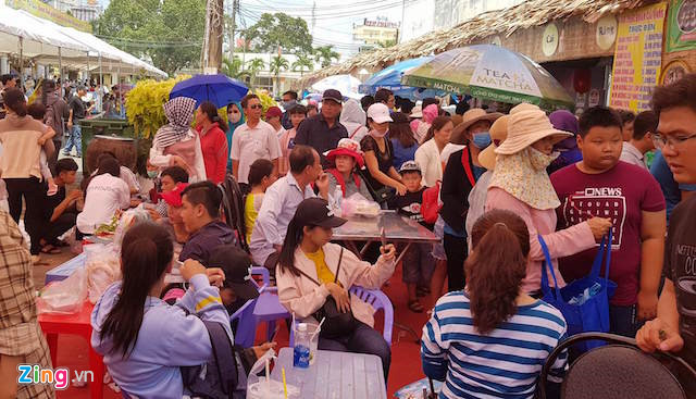Cần Thơ dẹp bỏ loại bánh giống ‘của quý’ khỏi lễ hội