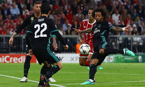 Thắng trên sân Bayern, Real đặt một chân vào chung kết