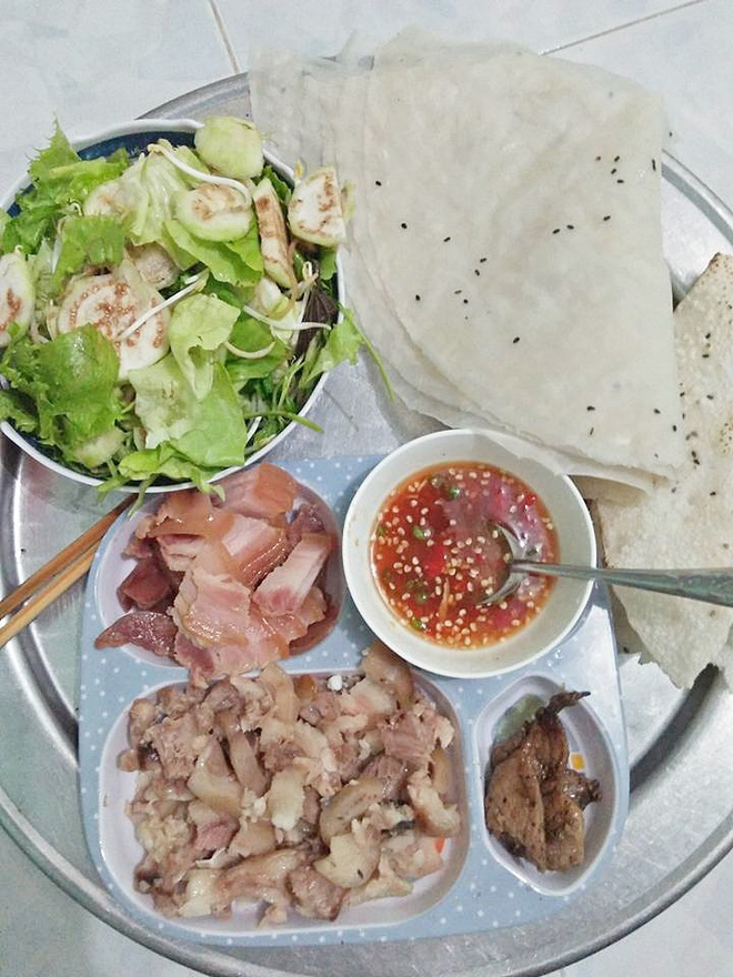 Chăm chỉ nấu cơm ngày 3 bữa, cô vợ trẻ phát điên vì chồng vẫn chê rồi ăn cơm hộp 4 ngày liên tiếp