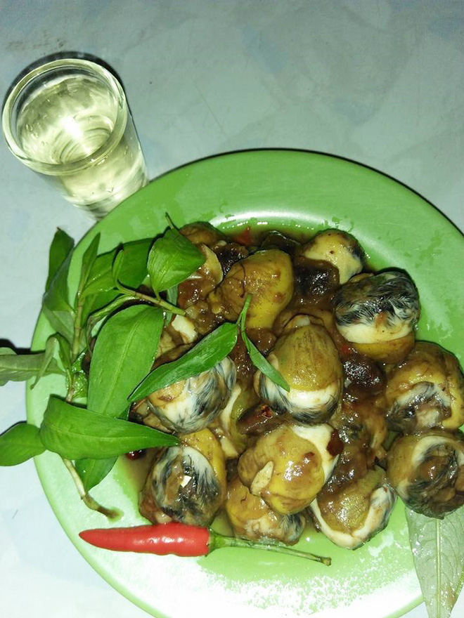 Chăm chỉ nấu cơm ngày 3 bữa, cô vợ trẻ phát điên vì chồng vẫn chê rồi ăn cơm hộp 4 ngày liên tiếp