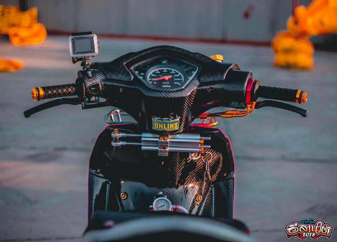 Mãn nhãn Honda Wave độ hồng, vành vàng, gắn camera hành trình