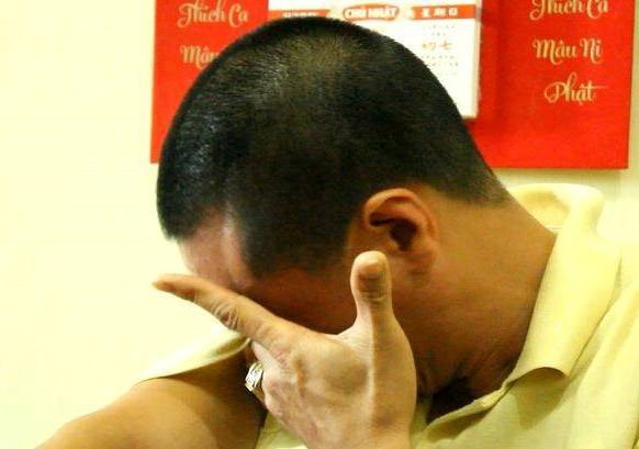 Người cha rớt nước mắt kể cảnh tìm con bỏ học theo Hội Thánh Đức Chúa Trời Người cha rớt nước mắt kể cảnh tìm con bỏ học theo Hội Thánh Đức Chúa Trời