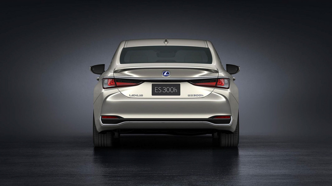 Ra mắt Lexus ES 2019: Đối thủ của E-Class và BMW 5-Series Ra mắt Lexus ES 2019: Đối thủ của E-Class và BMW 5-Series