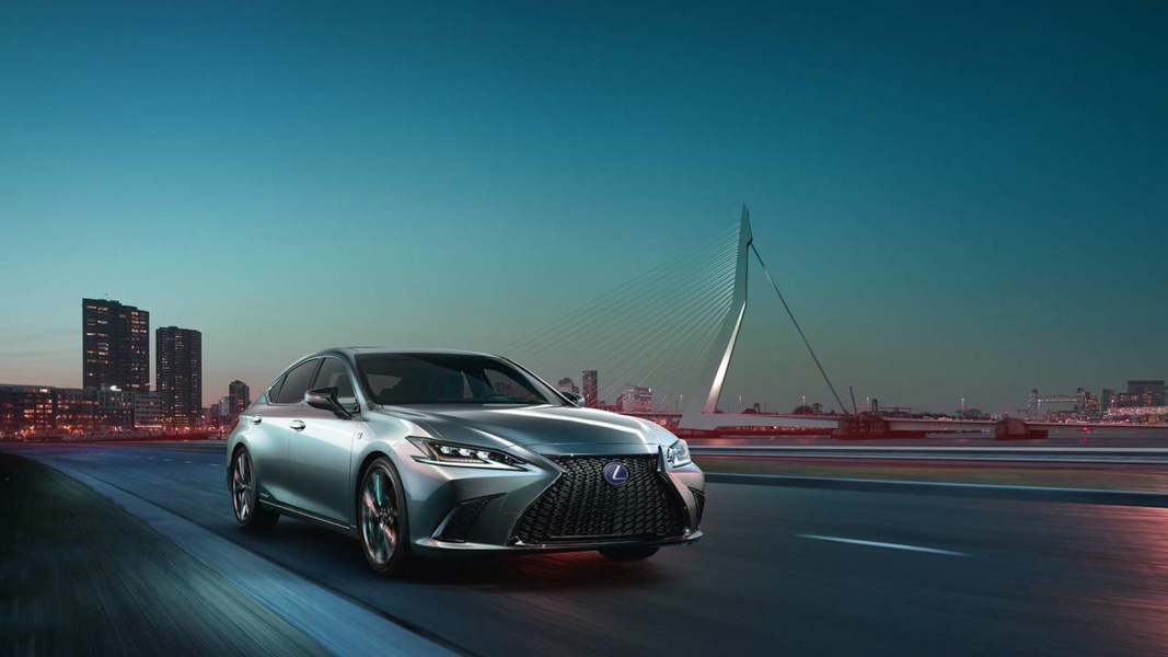 Ra mắt Lexus ES 2019: Đối thủ của E-Class và BMW 5-Series Ra mắt Lexus ES 2019: Đối thủ của E-Class và BMW 5-Series