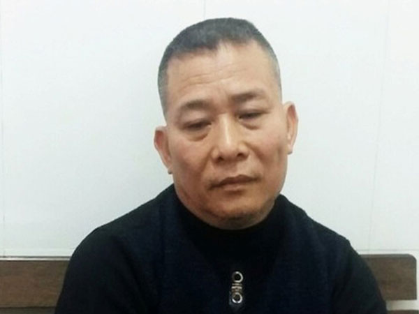 Khởi tố nghi phạm ném phân bò vào nhà nữ phóng viên