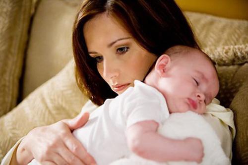 Những tưởng ra ngoài kiếm được thằng chống gậy, ai ngờ bị gái trẻ lừa nuôi con tu hú