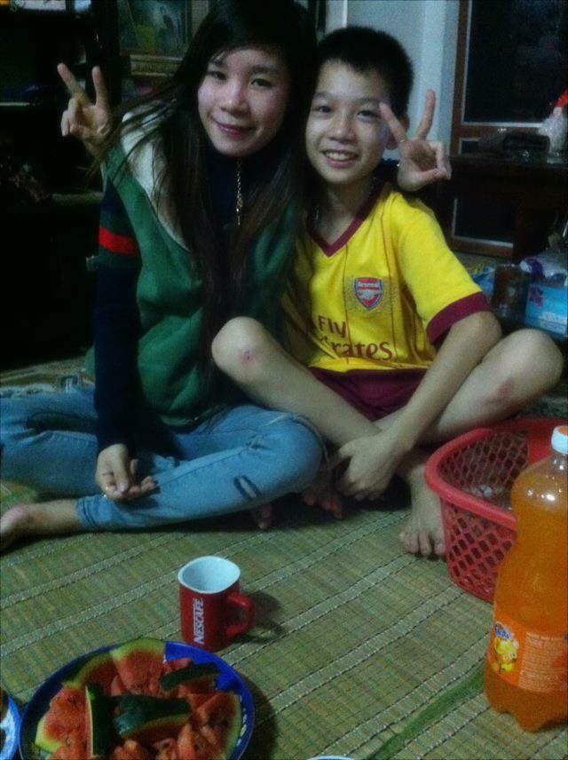 Ngày cưới chị, em trai khóc tu tu: Nhỡ có bầu phải làm nhiều việc thì sao?