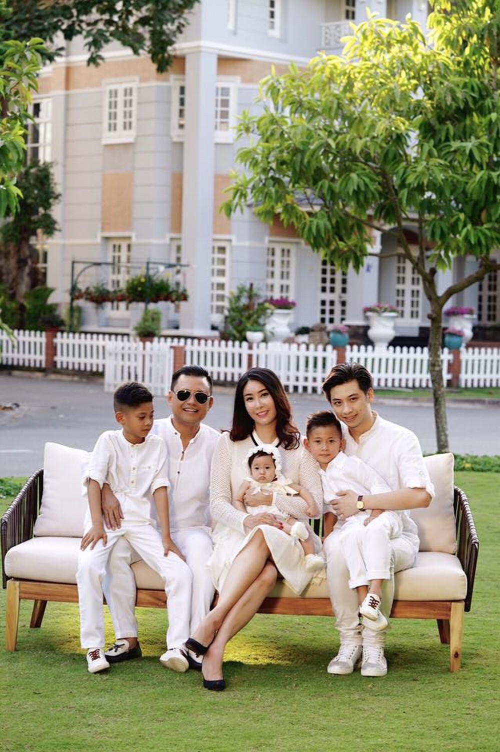 Hà Kiều Anh - Người đàn bà đẹp với tình yêu 18 năm cho gã đàn ông từng là chồng của bạn! Hà Kiều Anh - Người đàn bà đẹp với tình yêu 18 năm cho gã đàn ông từng là chồng của bạn!
