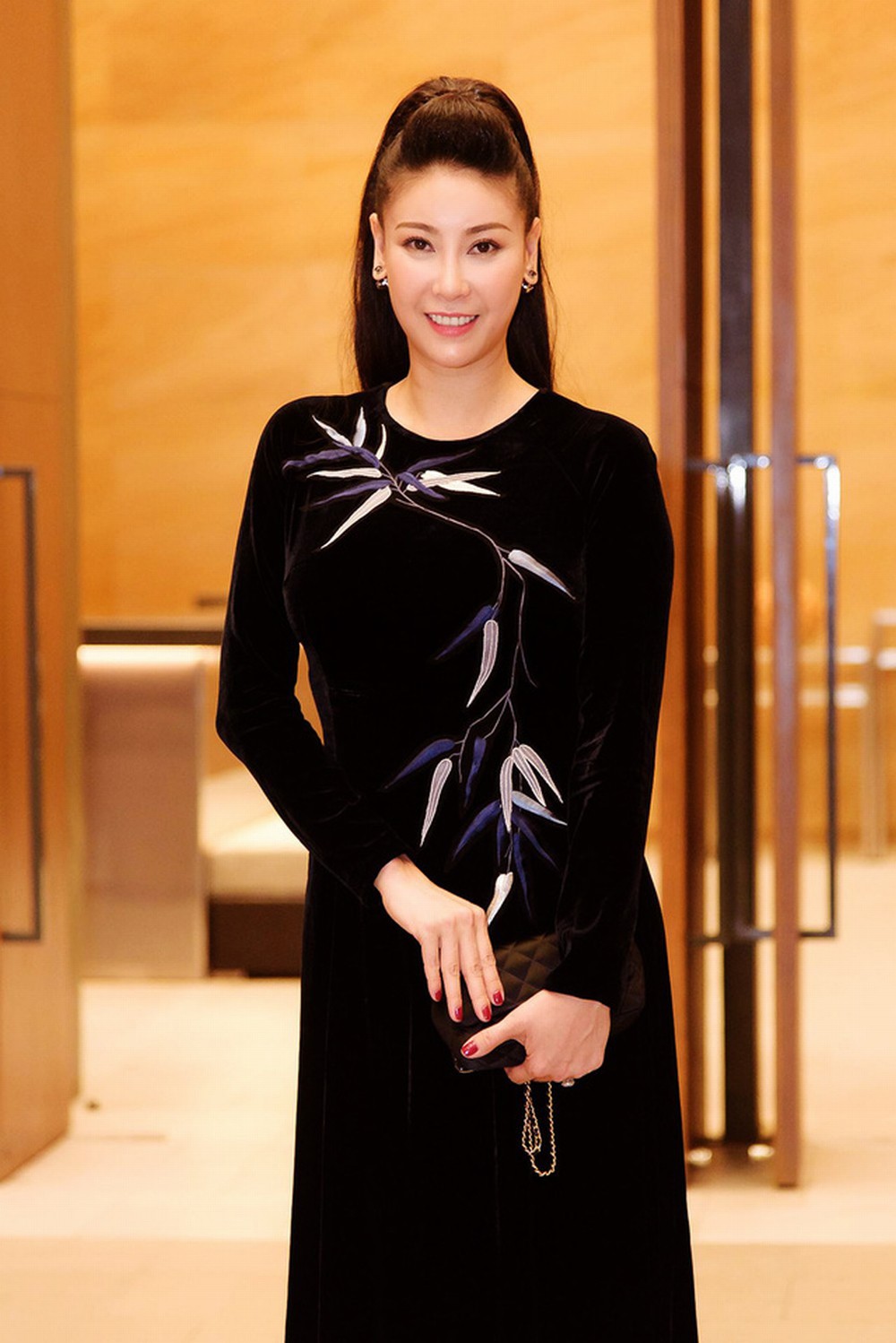 Hà Kiều Anh - Người đàn bà đẹp với tình yêu 18 năm cho gã đàn ông từng là chồng của bạn! Hà Kiều Anh - Người đàn bà đẹp với tình yêu 18 năm cho gã đàn ông từng là chồng của bạn!