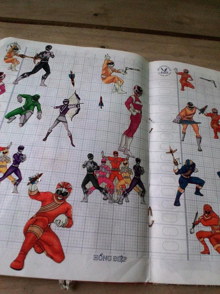 Kho báu của 9X: Cả nguồn sống bỗng chốc thu bé lại bằng một cuốn vở chứa đầy hình dán!