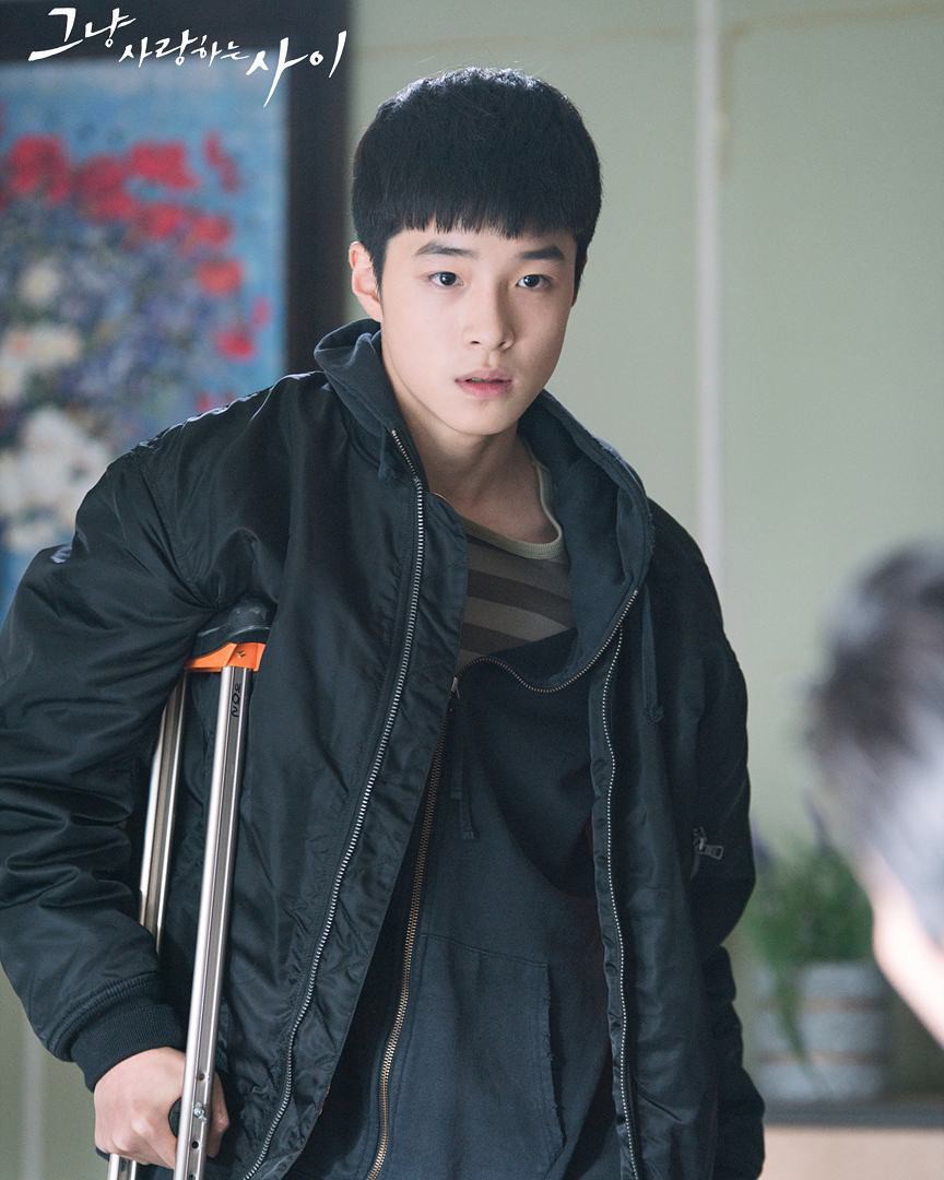 Sao nhí Vườn sao băng một thời khiến Dispatch cũng phải để ý vì lột xác điển trai đến mức khiến chị em gục ngã Sao nhí Vườn sao băng một thời khiến Dispatch cũng phải để ý vì lột xác điển trai đến mức khiến chị em gục ngã