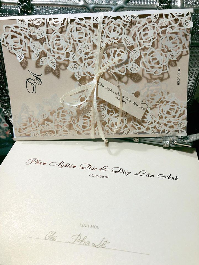 Hé lộ thiệp cưới của Diệp Lâm Anh và bạn trai thiếu gia