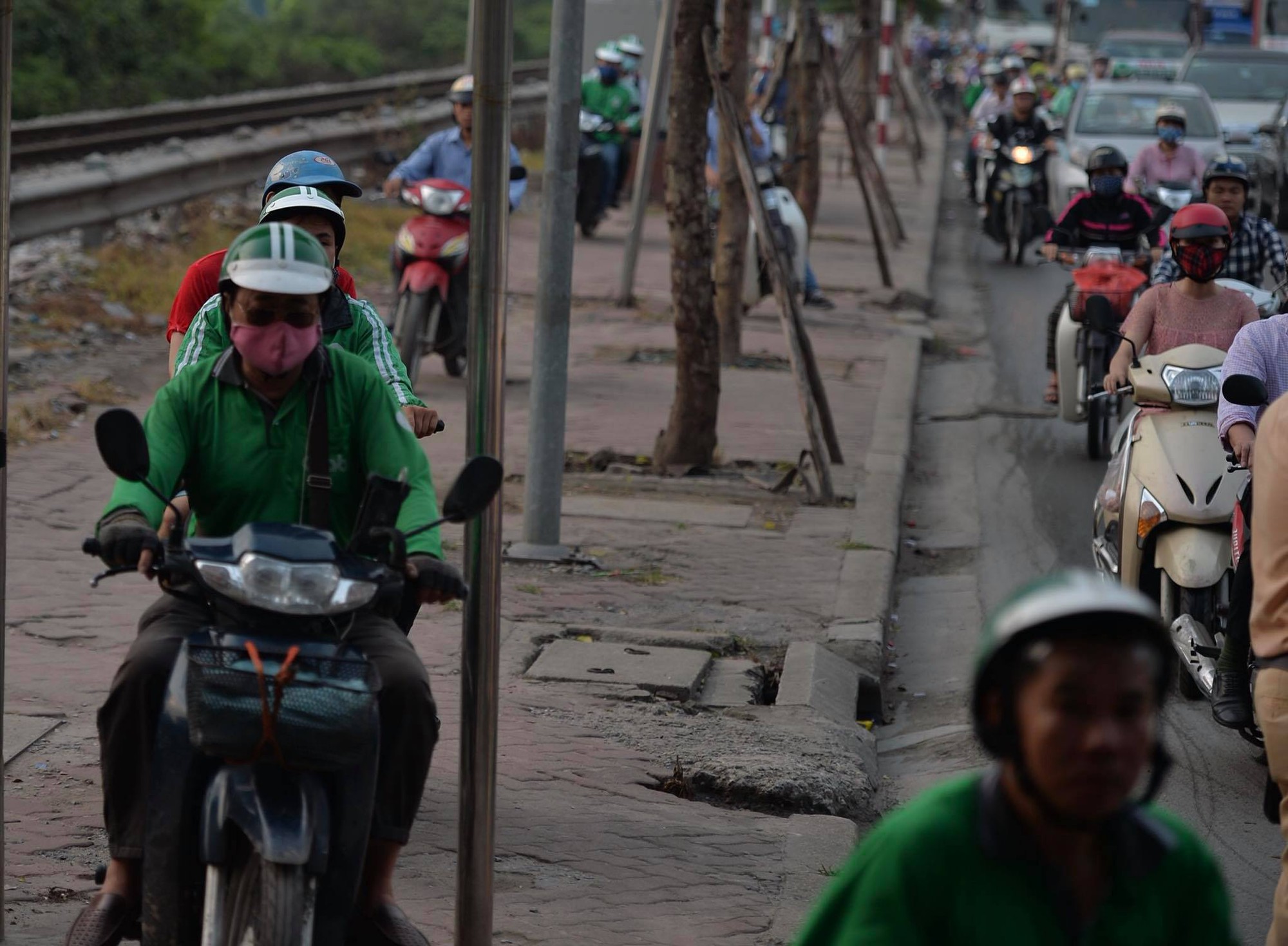 Tai nạn trước giờ cao điểm tại Giải Phóng - Ngọc Hồi, cửa ngõ phía Nam ùn tắc nghiêm trọng