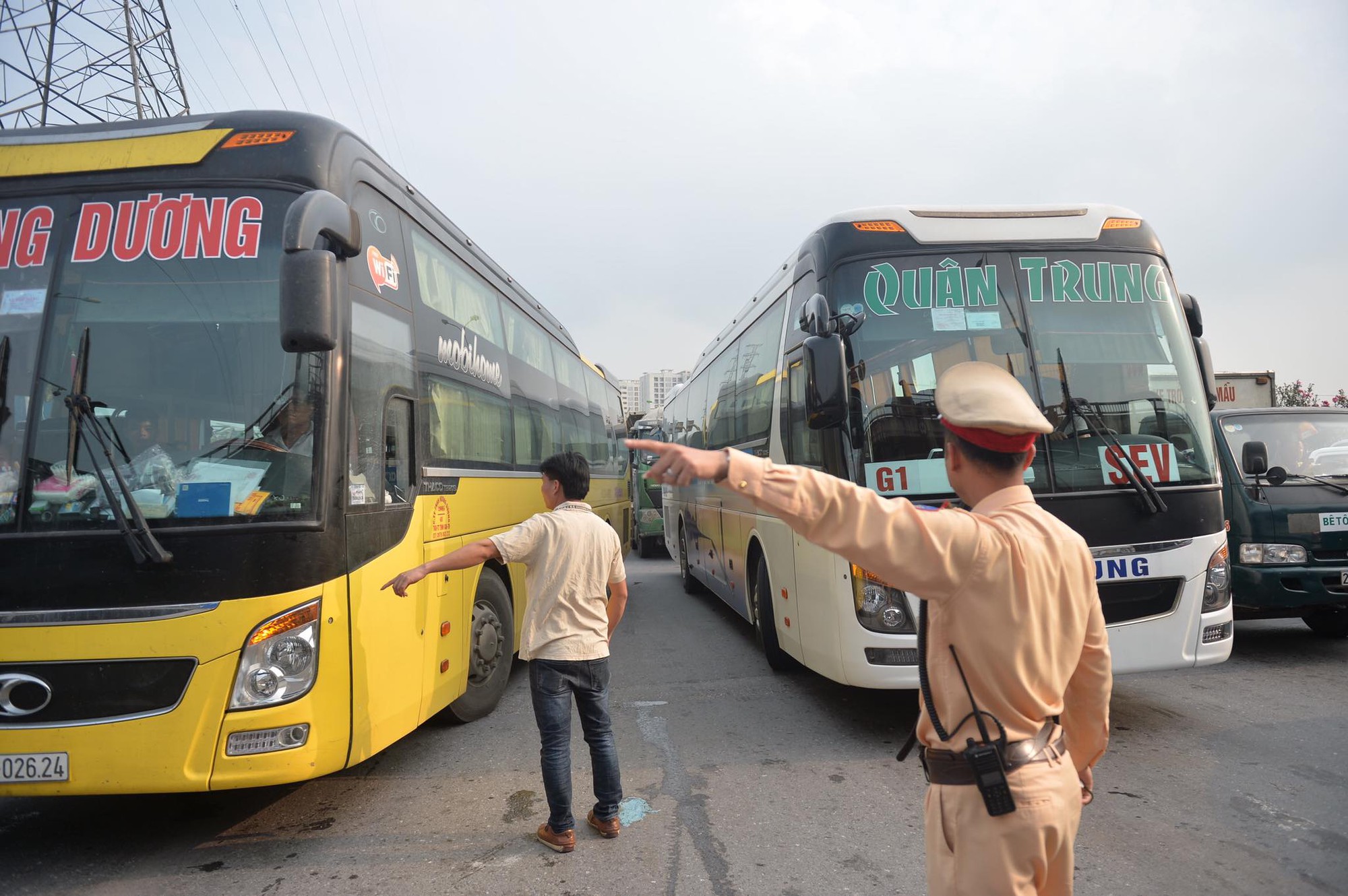Tai nạn trước giờ cao điểm tại Giải Phóng - Ngọc Hồi, cửa ngõ phía Nam ùn tắc nghiêm trọng