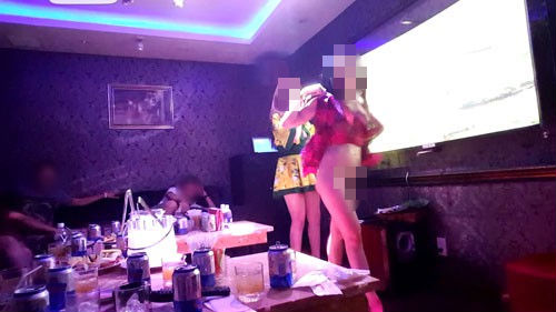 Trưởng Công an quận 1 lên tiếng về vụ thác loạn giữa Sài Gòn Trưởng Công an quận 1 lên tiếng về vụ thác loạn giữa Sài Gòn