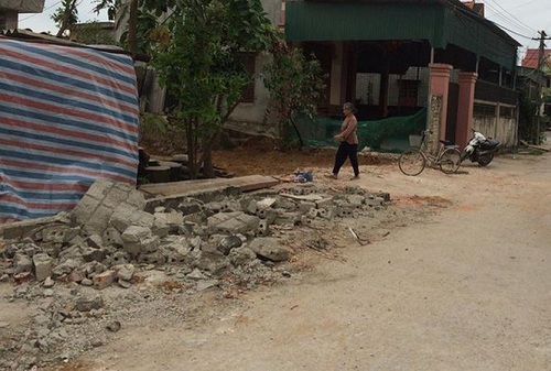 Tạm giữ thanh niên tâm thần dùng xà beng đánh bé 4 tuổi tử vong