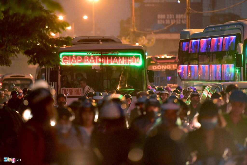 Nhiều ngả đường Sài Gòn, Hà Nội kẹt cứng trước ngày nghỉ lễ 30/4