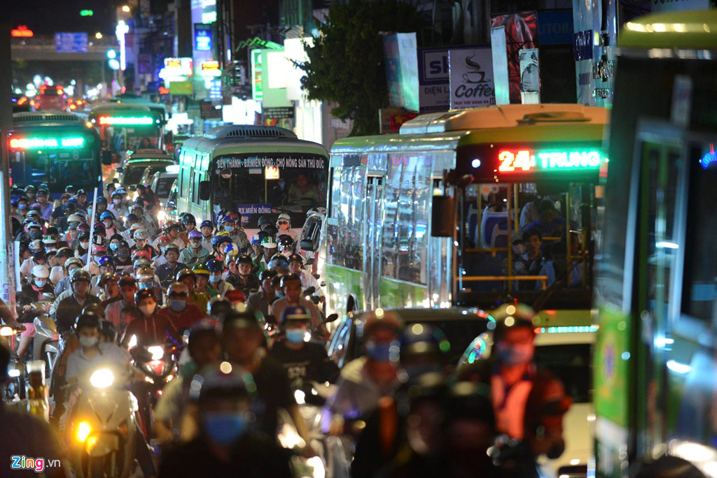 Nhiều ngả đường Sài Gòn, Hà Nội kẹt cứng trước ngày nghỉ lễ 30/4