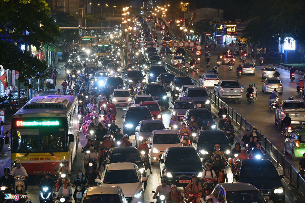 Nhiều ngả đường Sài Gòn, Hà Nội kẹt cứng trước ngày nghỉ lễ 30/4