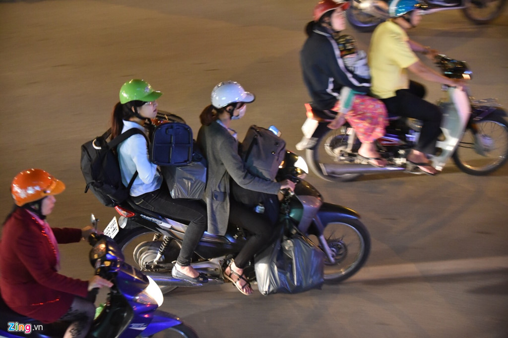 Nhiều ngả đường Sài Gòn, Hà Nội kẹt cứng trước ngày nghỉ lễ 30/4