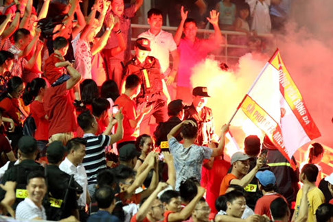 CLB Hải Phòng chỉ bị tăng tiền phạt vì khán giả đốt pháo sáng