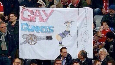 Sân Allianz Arena của Bayern Munich bị UEFA điều tra