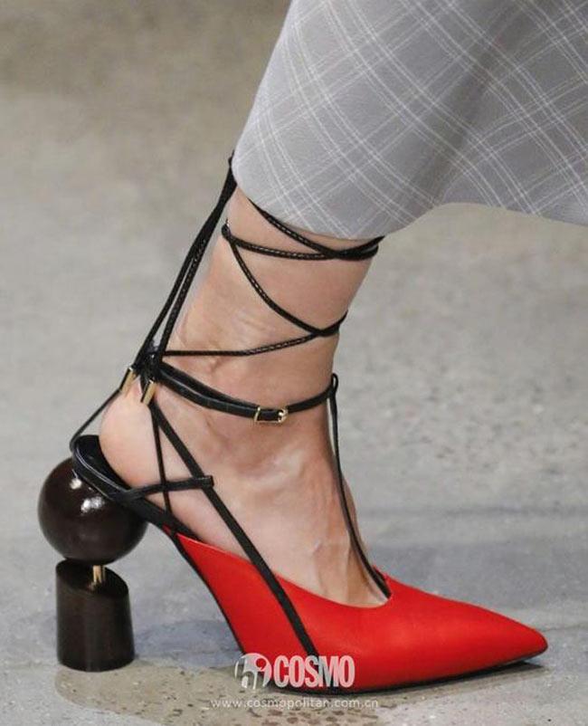 Chán giày đế vuông, các tín đồ thời trang đổ xô đi giày đế tròn hết rồi