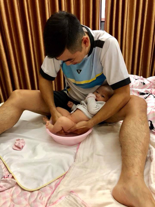 Tâm sự của mẹ có con gái: Từ lúc người tình kiếp trước xuất hiện thì người tình kiếp này bị ra rìa luôn