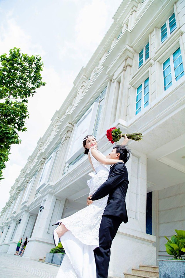 Chuyện tình như cái bình màu hồng – câu chuyện ngôn tình đẹp muốn xỉu của cặp đôi thầy trò đáng yêu nhất Sài thành Chuyện tình như cái bình màu hồng – câu chuyện ngôn tình đẹp muốn xỉu của cặp đôi thầy trò đáng yêu nhất Sài thành