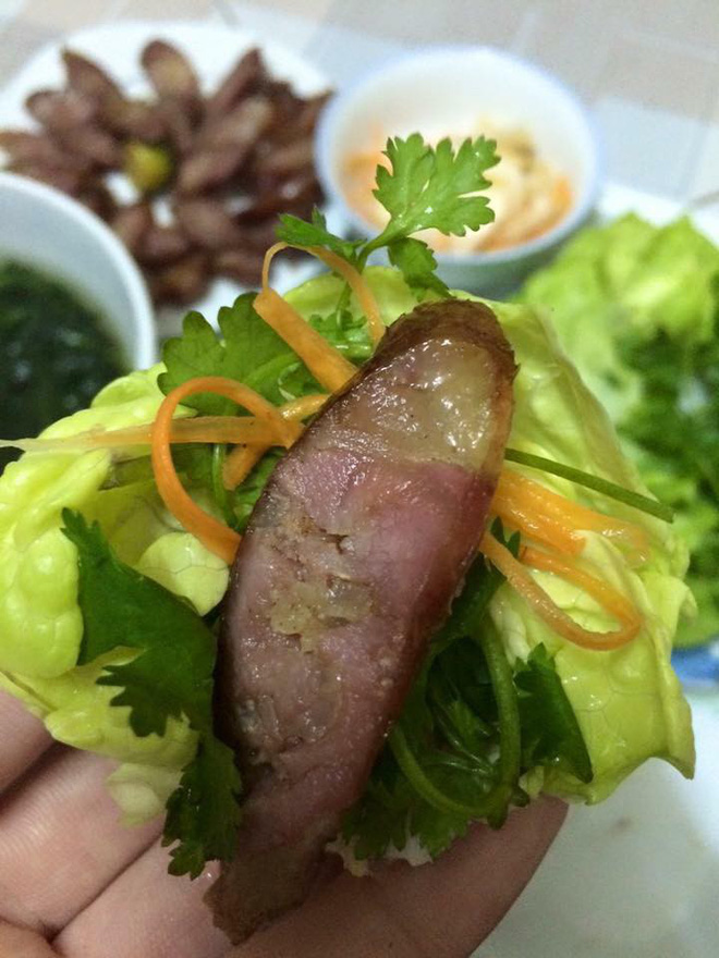 Có gì éo le hơn tình cảnh cô vợ này, khéo tay mê bày vẽ nấu nướng nhưng chồng không biết đường hưởng