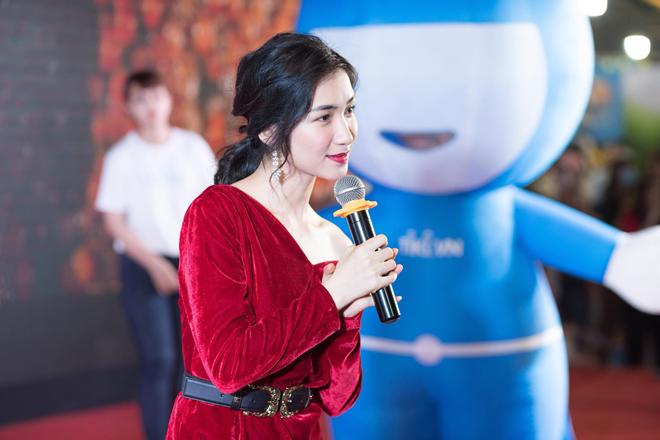 Hòa Minzy hoang mang kể lại câu chuyện bị Hội Thánh đức chúa trời tiếp cận khi đi hát