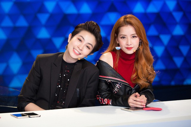 Hội người yêu cũ V-biz đứng chung khung hình: Người ‘kết đồng minh’, kẻ không nhìn mặt