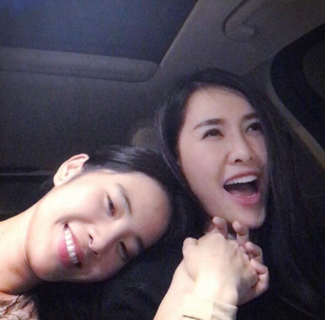 Hội người yêu cũ V-biz đứng chung khung hình: Người ‘kết đồng minh’, kẻ không nhìn mặt