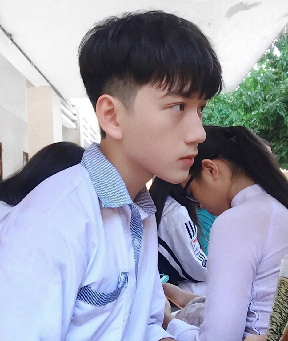 Hot boy mới của Nghệ An sinh năm 2001 đang khiến dân tình lùng sục: Cao 1m72, mặt baby hết ý!
