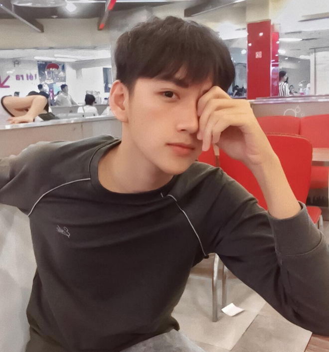 Hot boy mới của Nghệ An sinh năm 2001 đang khiến dân tình lùng sục: Cao 1m72, mặt baby hết ý! Hot boy mới của Nghệ An sinh năm 2001 đang khiến dân tình lùng sục: Cao 1m72, mặt baby hết ý!