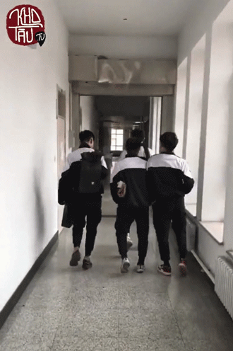 Thời đi học, chúng ta ai cũng từng có một nhóm bạn cực nhắng, cực lầy như thế này Thời đi học, chúng ta ai cũng từng có một nhóm bạn cực nhắng, cực lầy như thế này